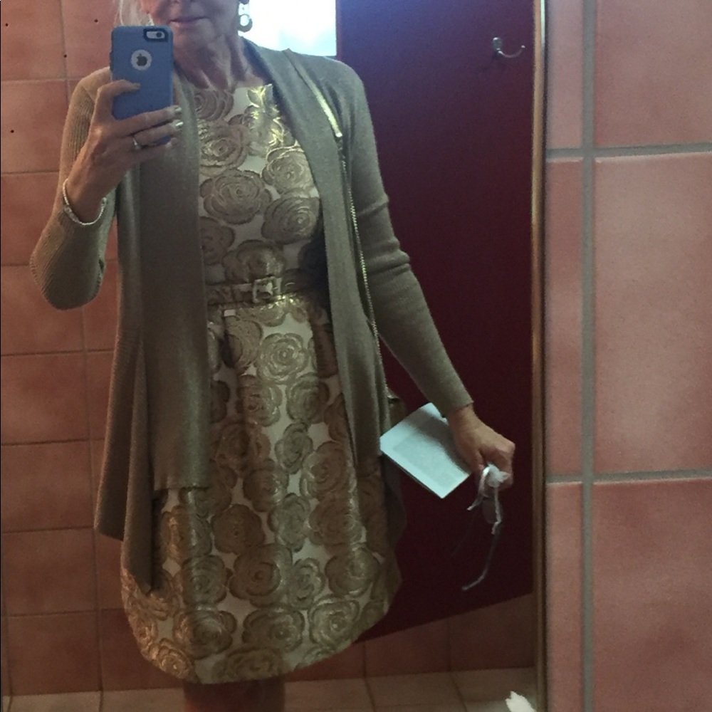 Elegant golden roses dress!